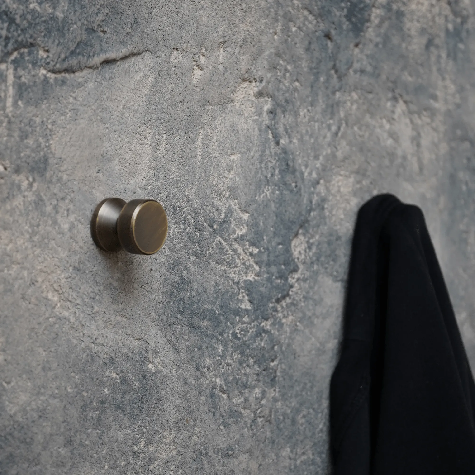FELIX Round Hook - Antique Brass